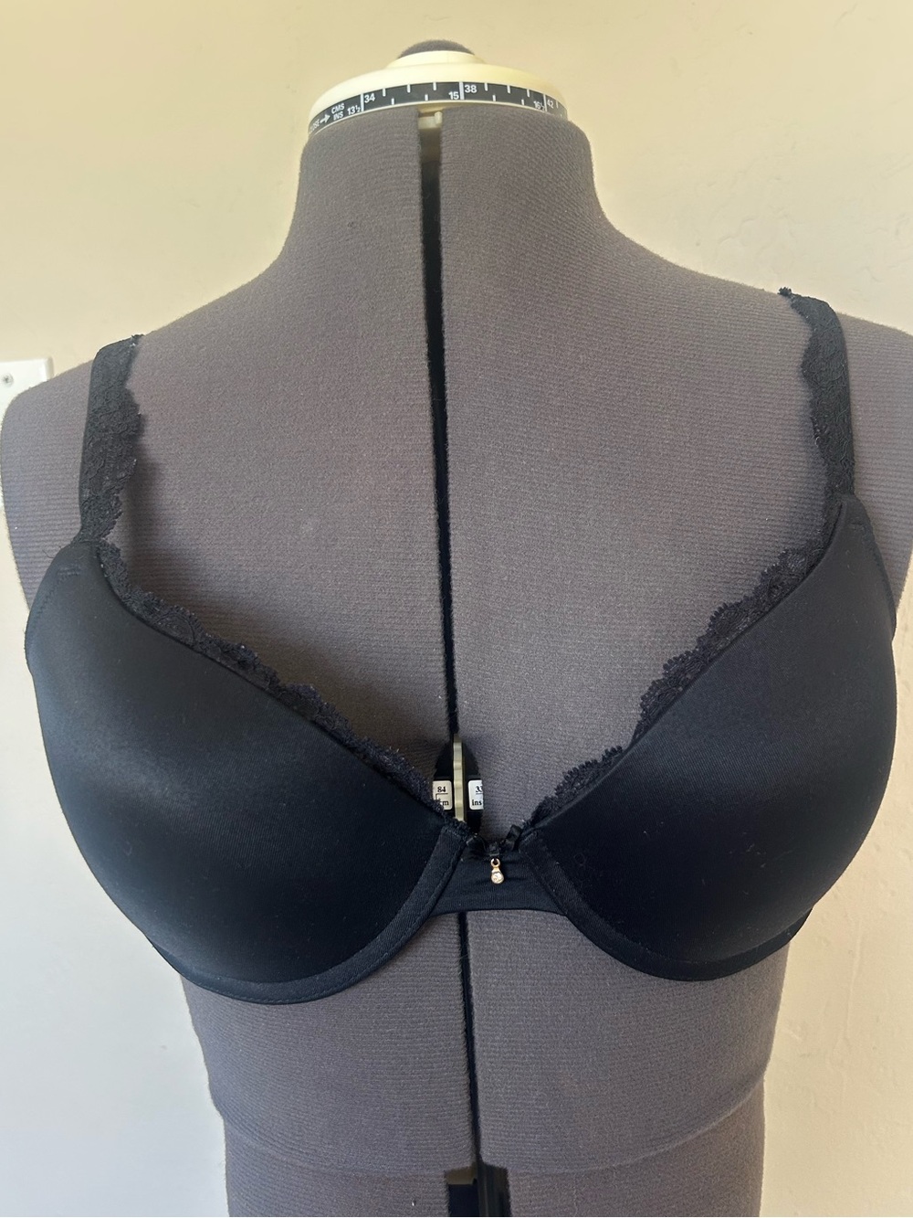 black Soma Embraceable Push Up Lace Trim bra is size 38B  (1838)